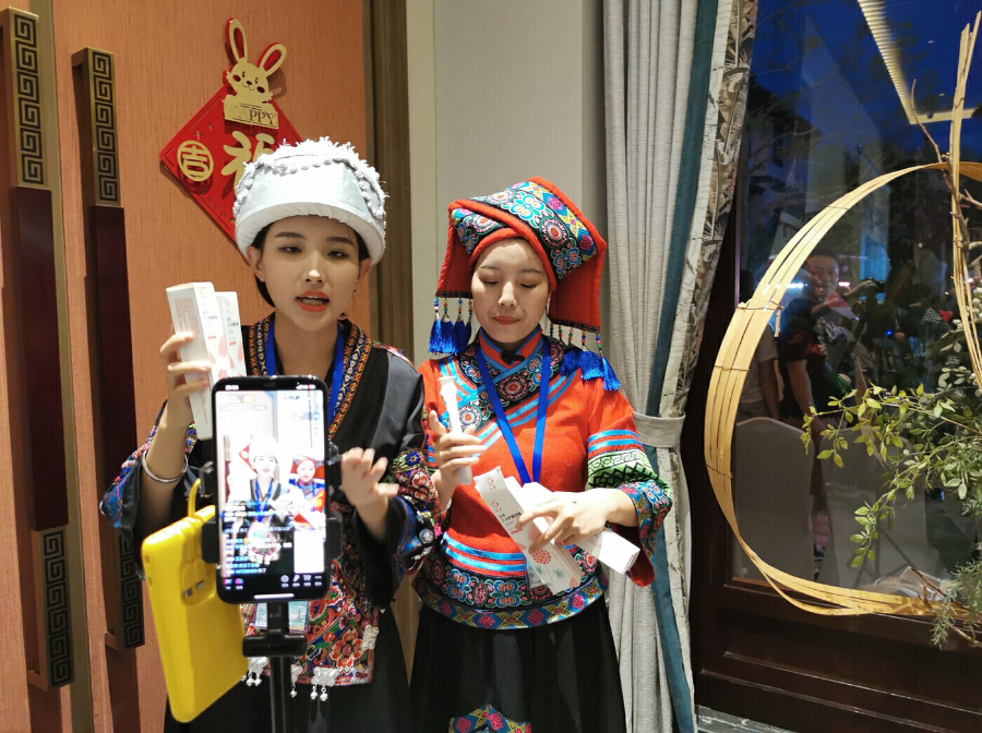 “文品出山·万民同播” 文山首届电商直播大赛圆满落幕_新华网kaiyun官网(图3)